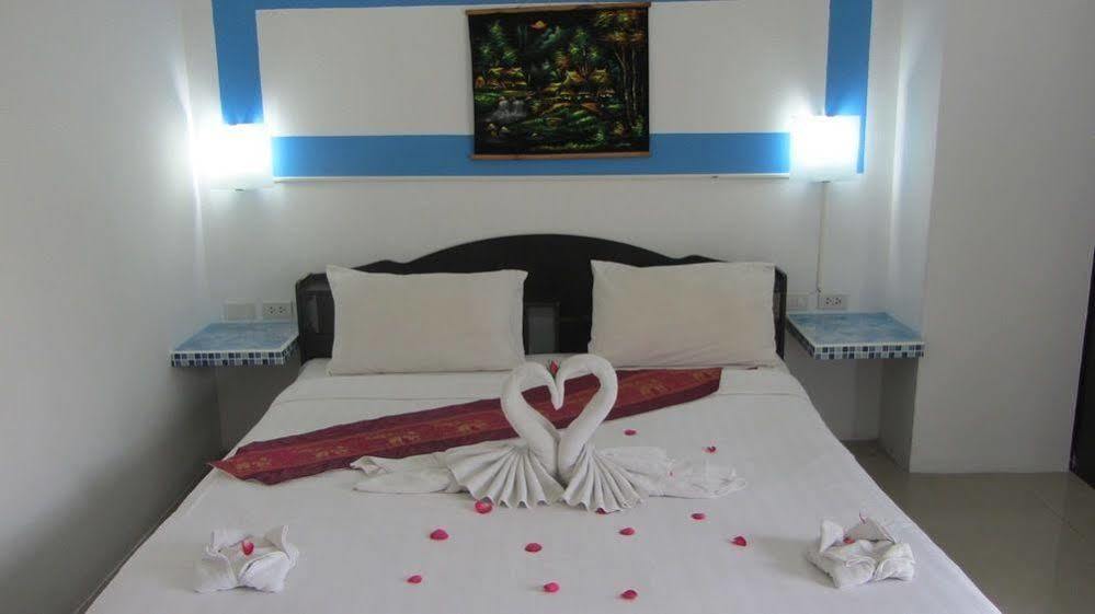 Happy Fish Guest House Patong Esterno foto